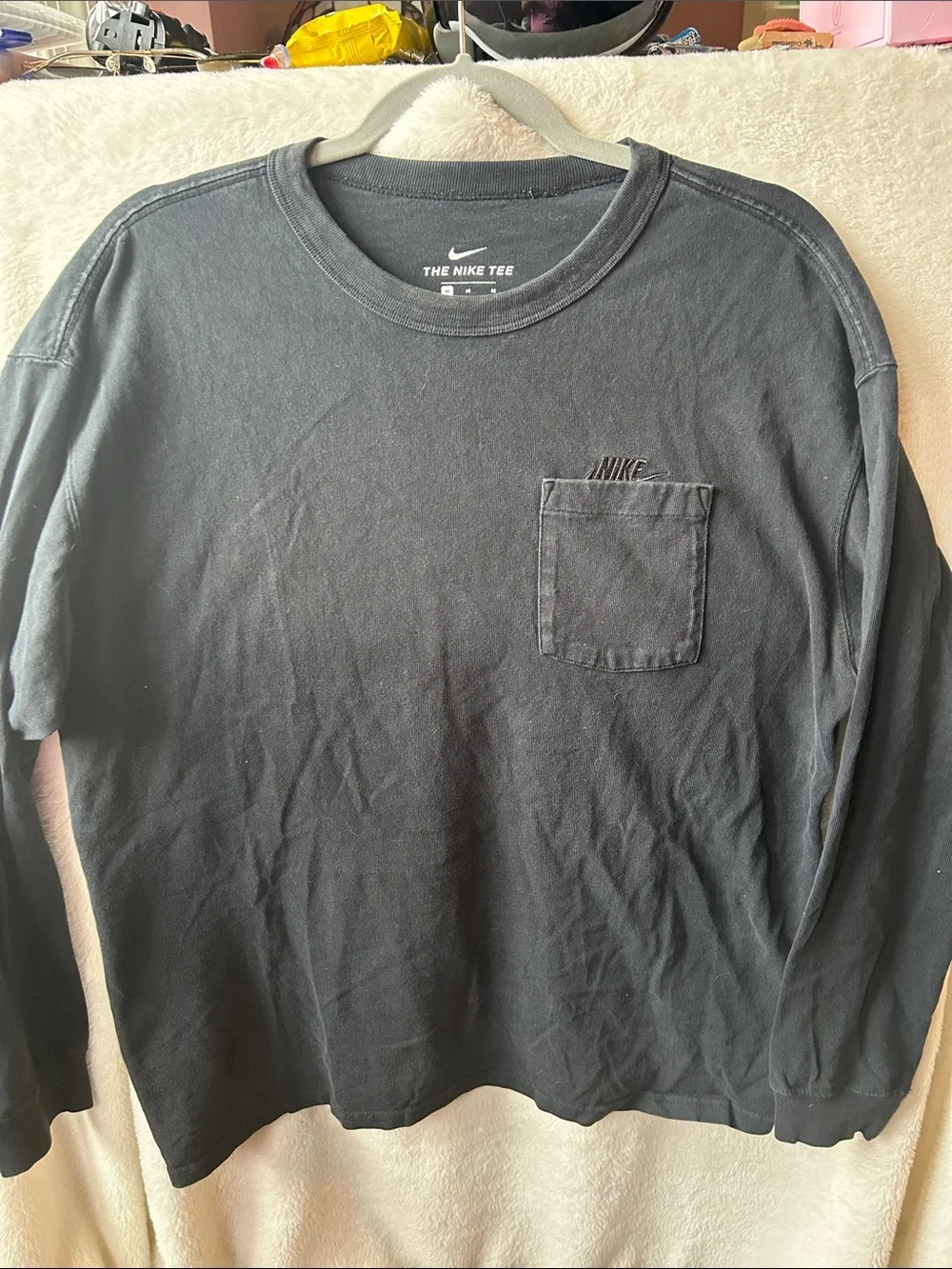 Nike Men’s Black Long-Sleeve Pocket Tee size M